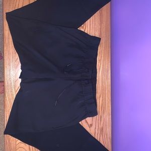 Lululemon On The Fly Woven Pant - size 8